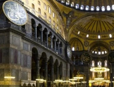 Η σφραγισμένη πύλη της Αγιά Σοφιάς - Μύθοι και θρύλοι για την Άλωση της Πόλης